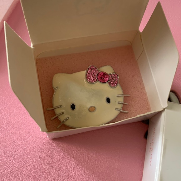 Hello kitty Brooch - Picture 2 of 9